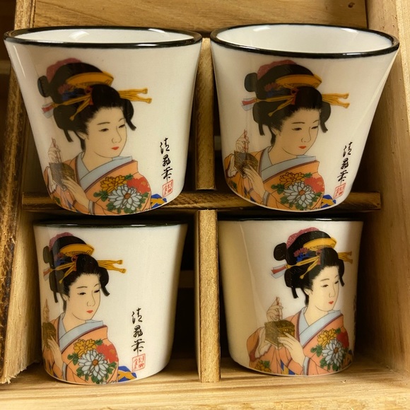 Japanese Sake Set - Picture 4 of 5